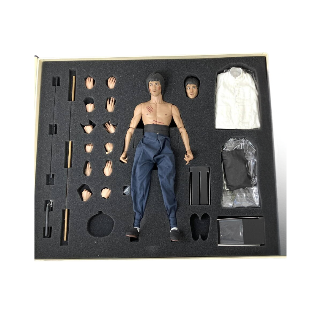 Hot Toys DX04 Bruce Lee Collectible Action Figure, (Enter the Dragon) 1/6th Scale